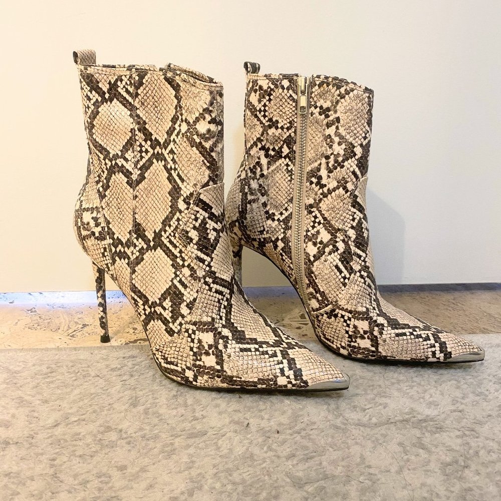 Winnie Harlow Steve Madden Tina 9M Snakeskin NWOB
